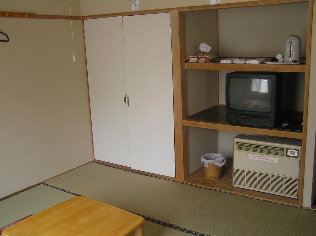 Pension Young House NakaNakafurano Rum bild