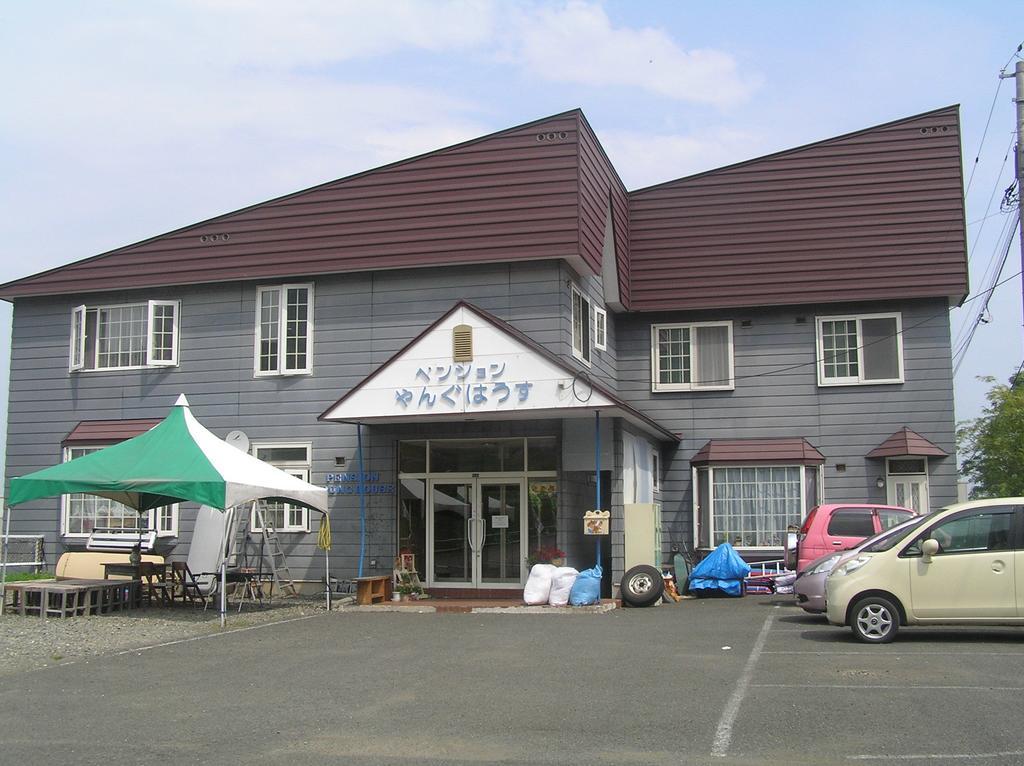 Pension Young House NakaNakafurano Exteriör bild