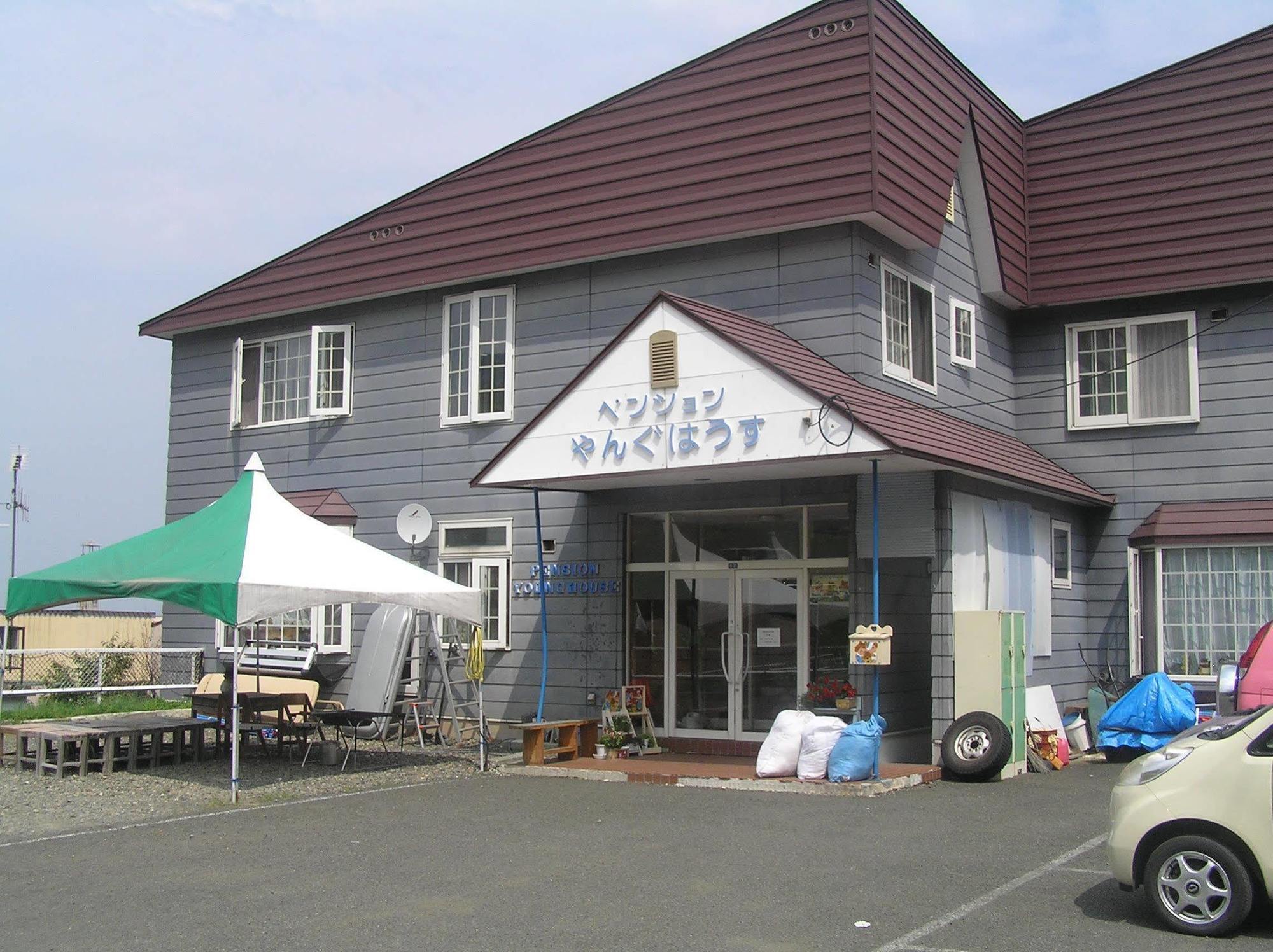 Pension Young House NakaNakafurano Exteriör bild